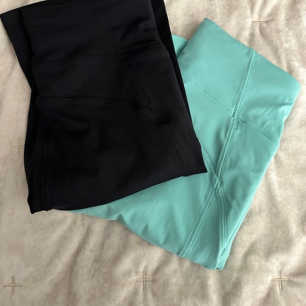 Lululemon Aqua And Black On Pace Biker Short With Pockets Sz 4 EUC